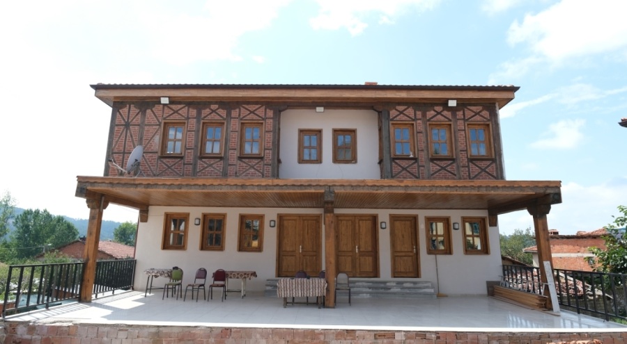 Bursa Orhaneli'de köy konakları tamamlanıyor