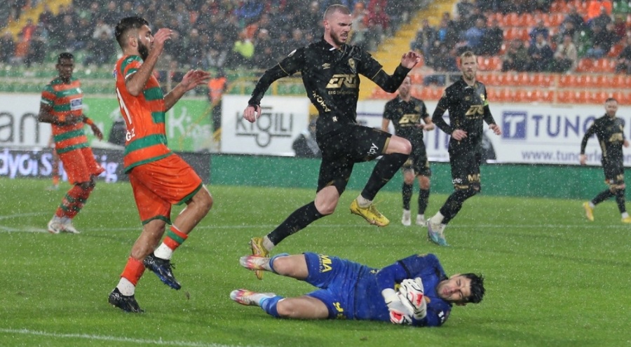 Aksiyon dolu Alanyaspor ile Ankaragücü maçında kazanan çıkmadı