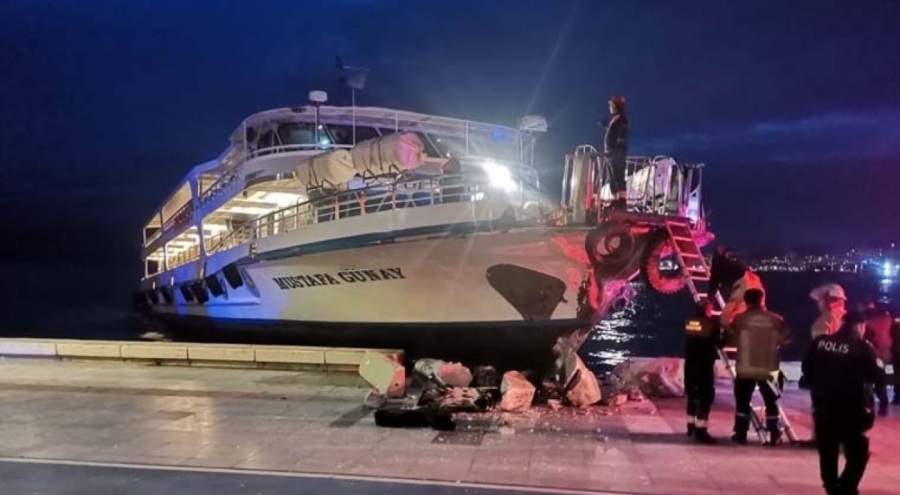 İzmir'de Konak-Bostanlı vapur karaya çarptı!