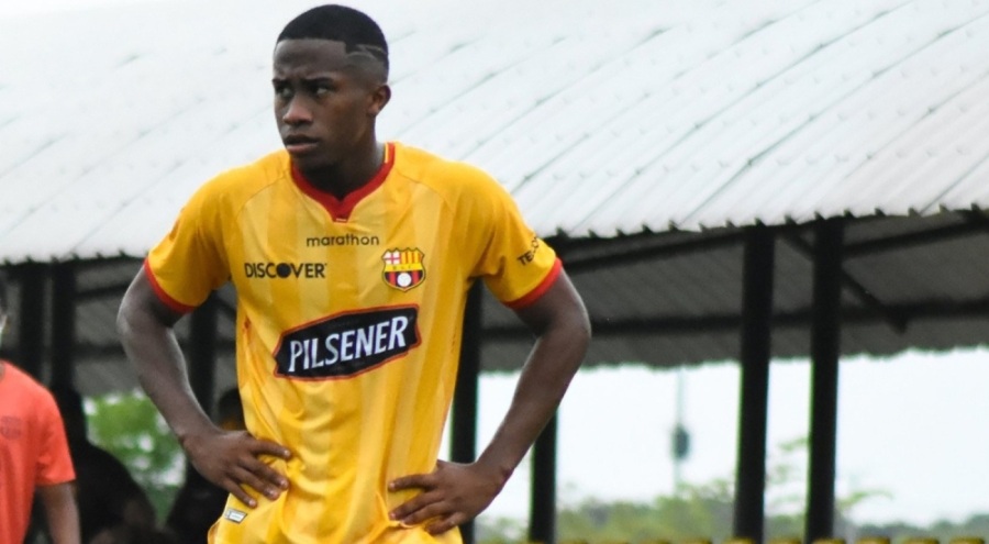 Cenaze törenine katılan futbolcu katledildi