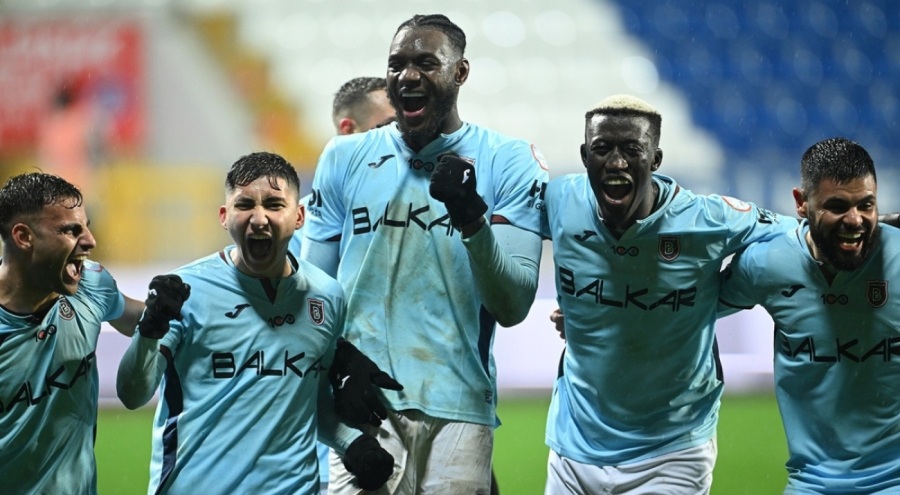 Kasımpaşa'yı farklı deviren Başakşehir yükselişine devam etti