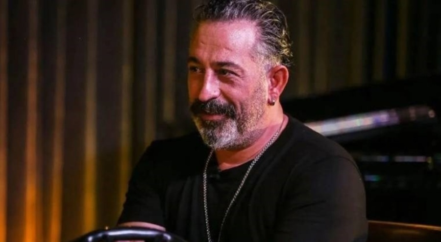Cem Yılmaz tek kişilik stand-up gösterisi ile sahnelere dönüyor