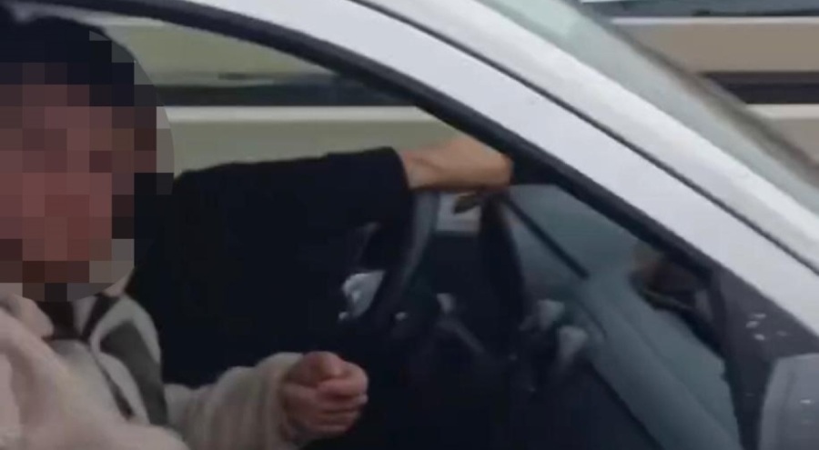 Trafikte maganda saldırısı: Tehditler savurup, aynayı kırdı