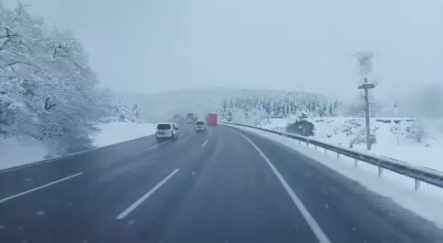 Bursa'da ulaşıma kar engeli! Sürücüler zor anlar yaşıyor