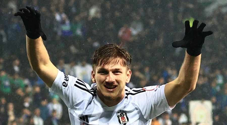 Beşiktaş'ın genç santrforu Semih Kılıçsoy gelecek için umut veriyor