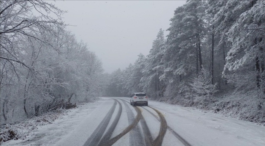 Sakarya ve Kocaeli'nin yüksek kesimleri karla kaplandı