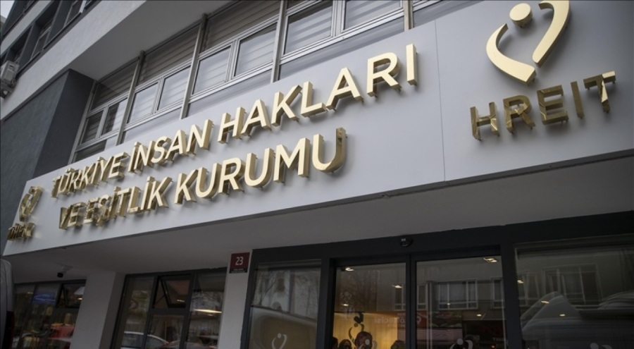 Gazeteciyi çöp toplamada görevlendirdi, ceza aldı