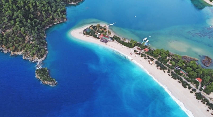 Fethiye'de Ölüdeniz'in rengi turkuaza döndü