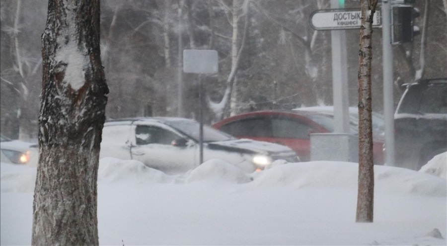 Kazakistan'da şiddetli kar fırtınası