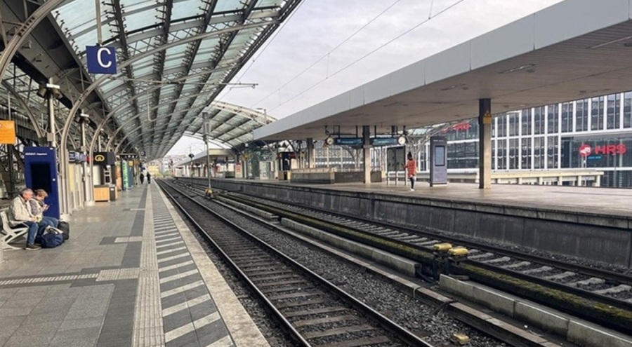 Almanya'da grev: Tren seferleri durdu
