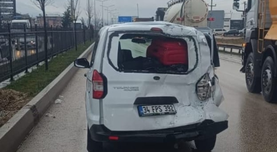 Bursa'da tır, kırmızı ışıkta bekleyen araca çarptı: Çok sayıda yaralı!
