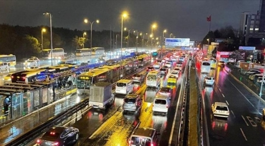 İstanbul'da trafik yoğunluğu yüzde 81'e yükseldi