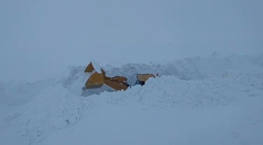 Bingöl'de kar kalınlığı 4 metreyi buldu