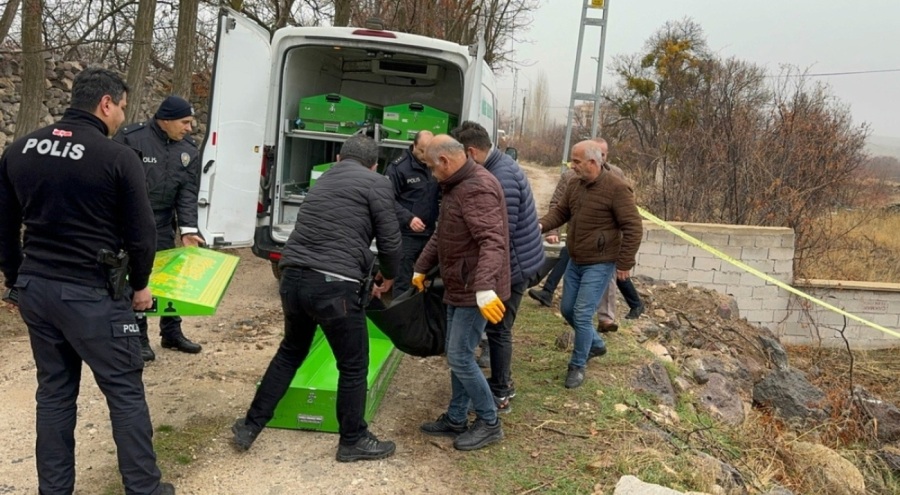 Niğde'de boş arazide erkek cesedi bulundu