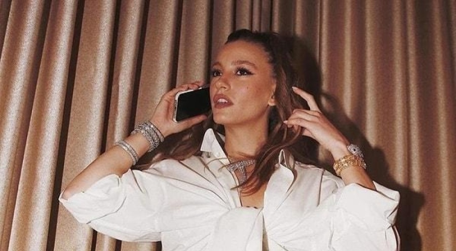 Serenay Sarıkaya ödül törenine damga vurdu!