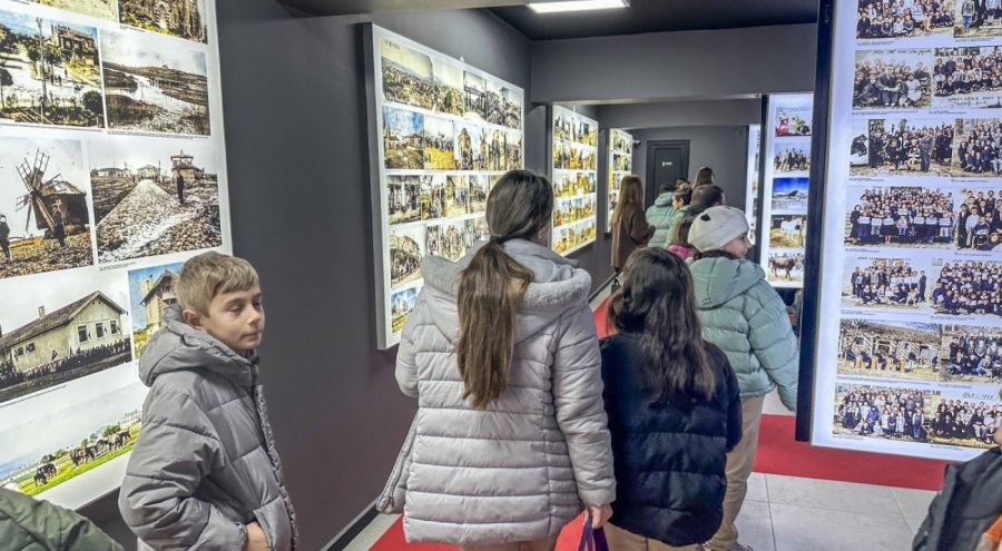 Karacabey Belediyesi tarafından hayata geçirilen Tarihi Fotoğraf Galerisi ziyaretçilerini ağırlıyor