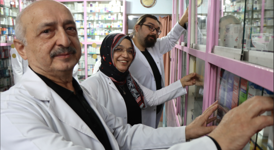 Bursalı genç dedesi ve annesinin izinden gitti! O da eczacı oldu
