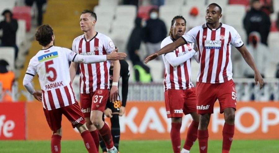 Sivasspor yenilmezlik serisini sürdürüyor