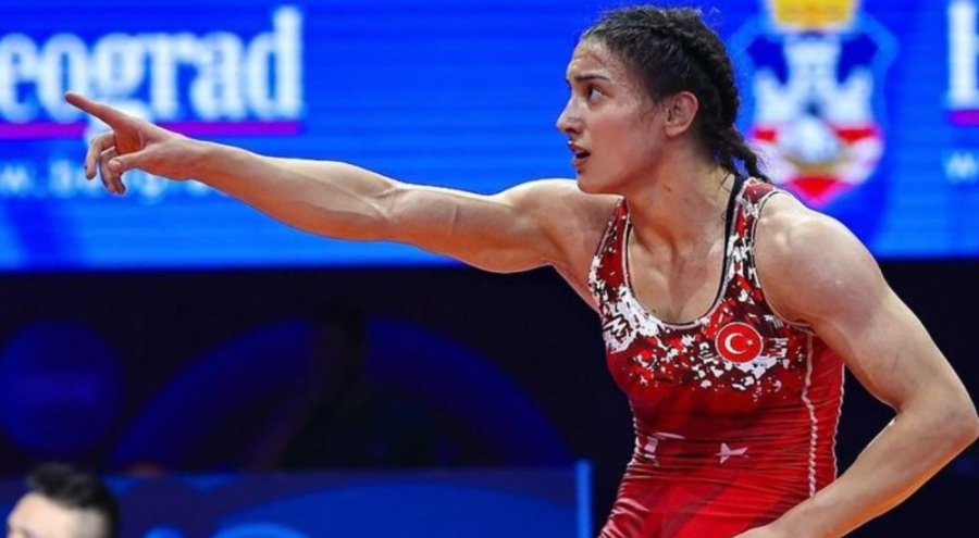 Milli güreşçi Kadriye Aksoy'dan gümüş madalya başarısı