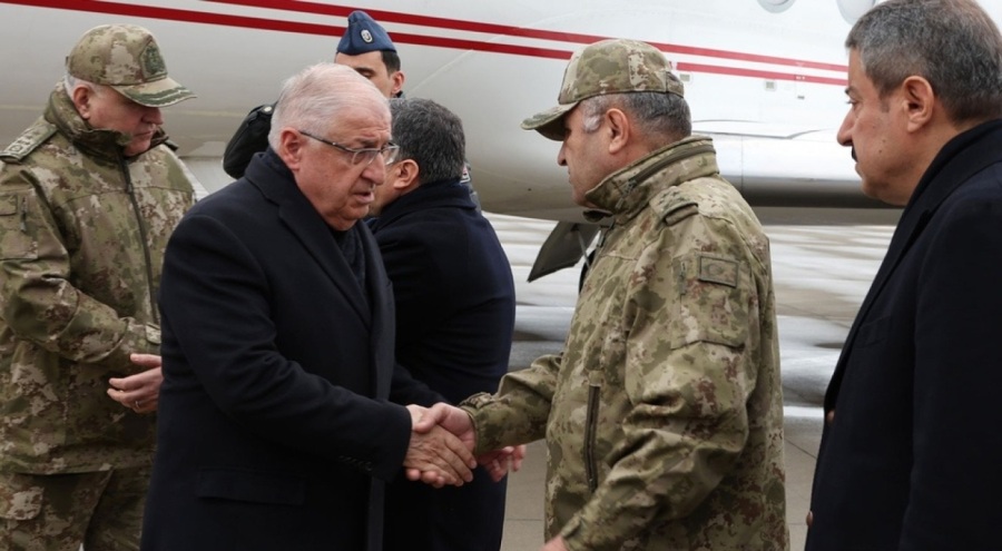 Milli Savunma Bakanı Yaşar Güler ve Kuvvet Komutanları Irak sınırında