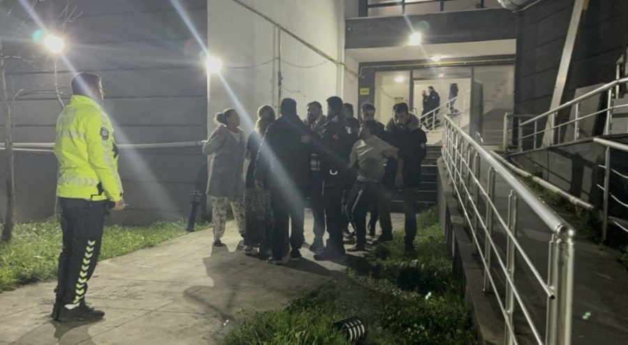 Komşuların gürültü kavgasında kan aktı: 3 yaralı