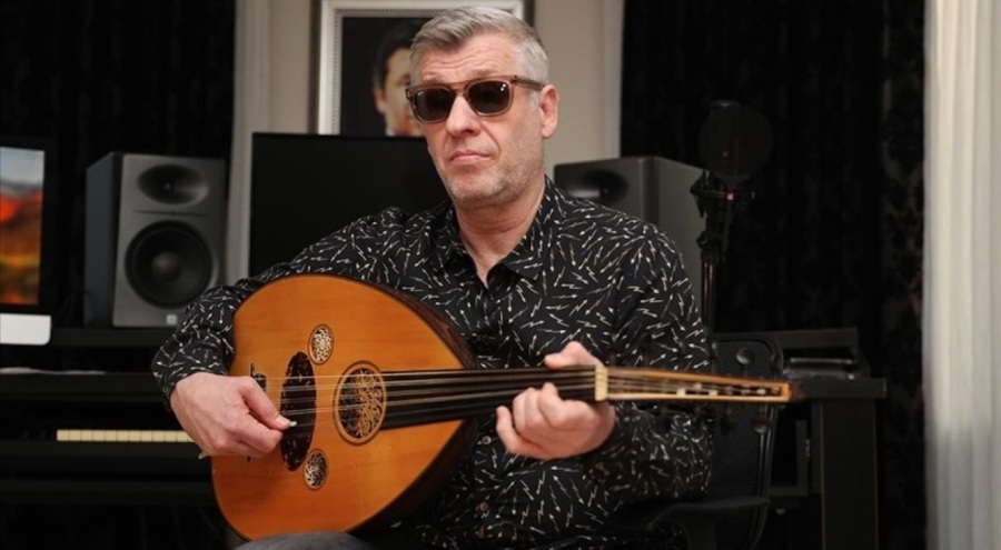 Sanatçı Metin Şentürk, dünyadaki engellilerin gözü kulağı oluyor