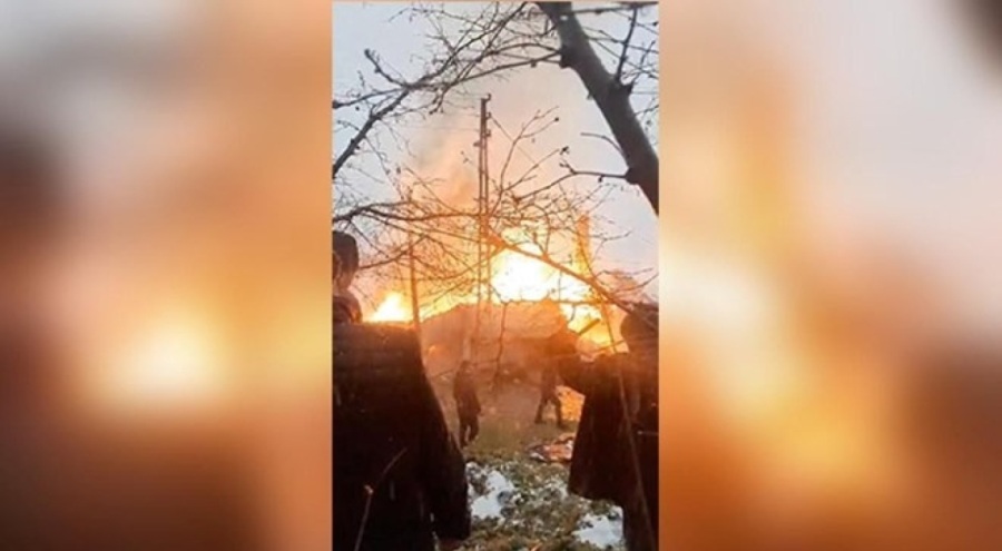 Yangında ev küle döndü