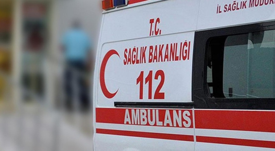 Hafif ticari araç takla attı: 3'ü ağır 4 yaralı