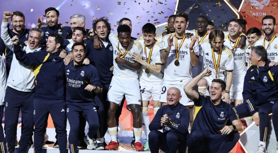 Arda Güler Real Madrid'de ilk kupasını kaldırdı