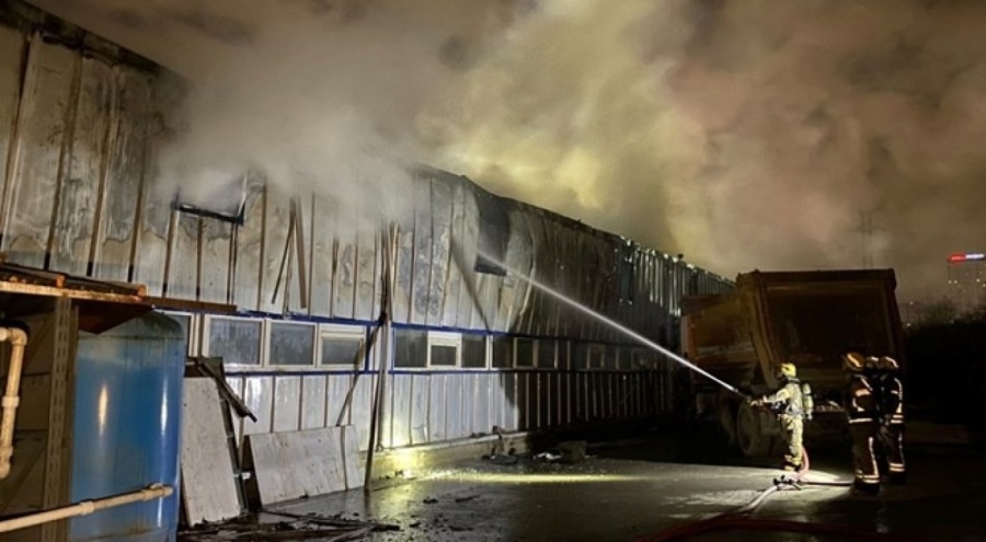 Makine üretim tesisinde yangın