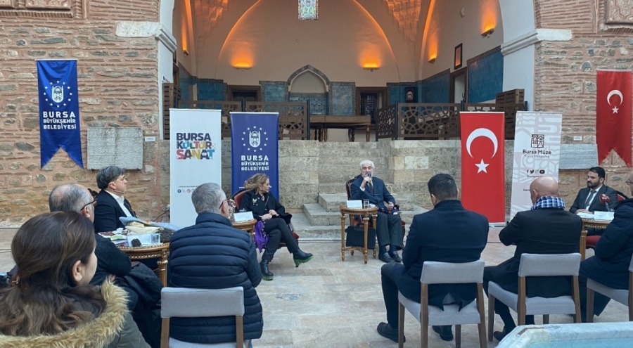 Bursa'da "Bir Koleksiyoner Bin Hikaye" söyleşisi düzenlendi