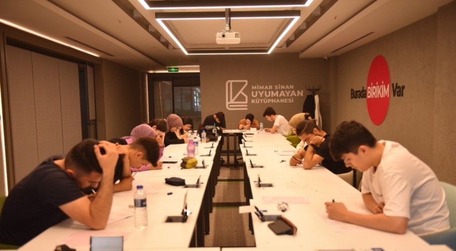 Bursa Yıldırım'da üniversite adaylarına deneme sınavı desteği