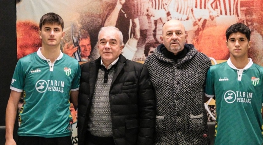 Bursaspor'un genç yetenekleri profesyonel sözleşme imzaladı