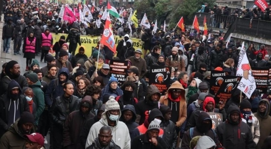 Fransa'da göç yasası protesto edildi