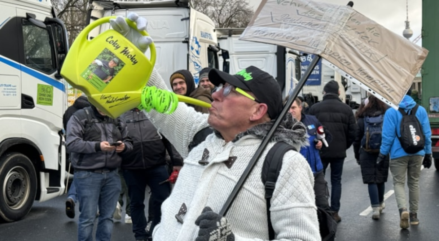 Almanya'da çiftçilerin protestoları devam ediyor