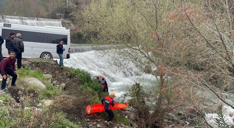 Dere kenarında ceset bulundu