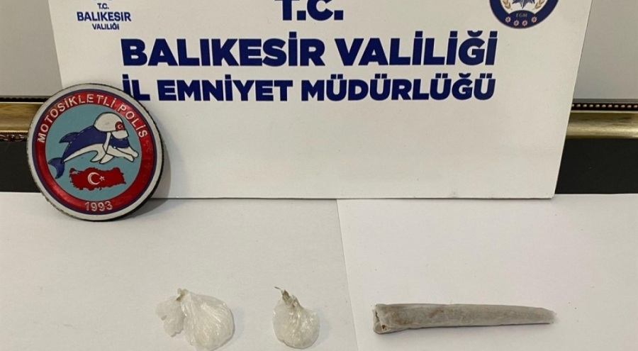 Bandırma Emniyeti, 3 şahsın üzerinde uyuşturucu ele geçirdi