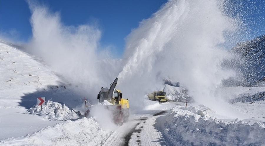 Doğu'da 69 yerleşim birimine ulaşım sağlanamıyor