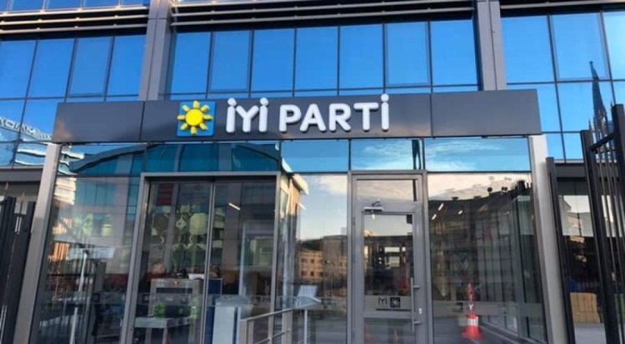 İYİ Parti'den 130 kişi istifa etti