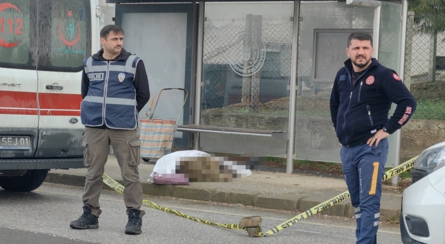 Bursa'da otobüs durağında bir anda yere yığılan adam hayatını kaybetti