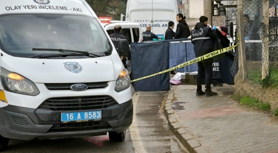 Bursa'da durakta fenalaşan kişi yaşamını yitirdi