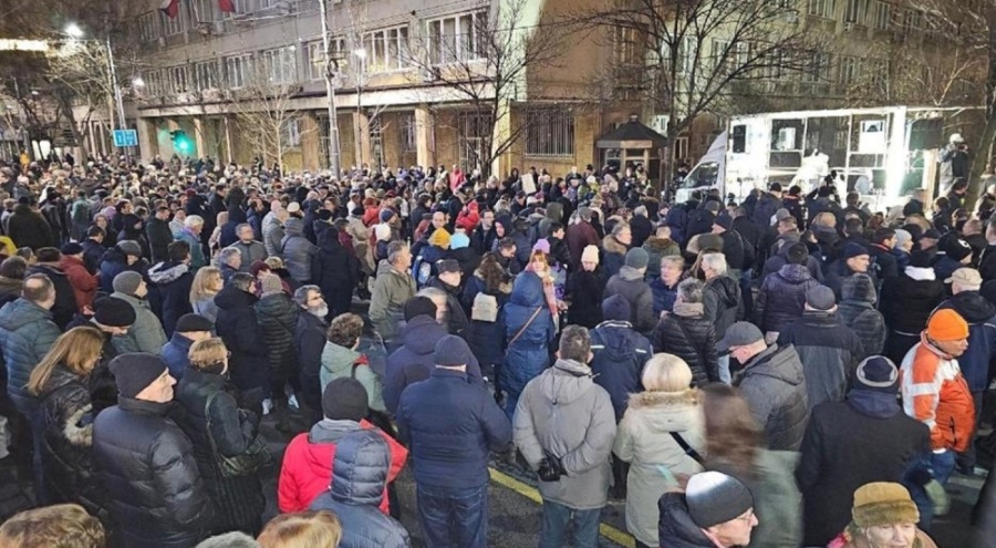 Sırbistan'da "seçimler iptal edilsin" gerginliği: Protestolar başladı!