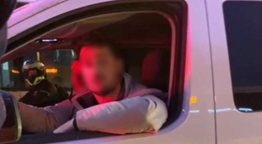 Trafikte iki sürücünün kavgası! "Erkek misin?"