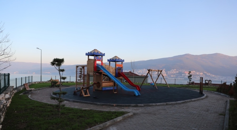 Gemlik'te Ata Mahallesi'ne oyun parkı ve otopark alanı yapıldı