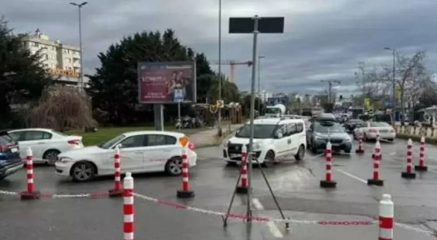 Direksiyon başında uyuyakaldı, trafiği felç etti