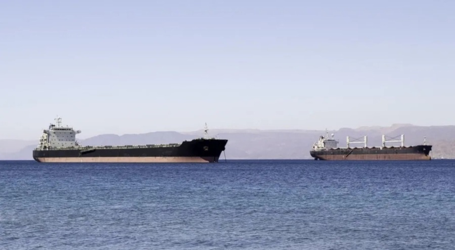 Husi güçleri, Kızıldeniz'de bir Yunan gemisini vurdu