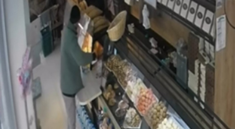 Fırından sadaka kutusunu çaldı