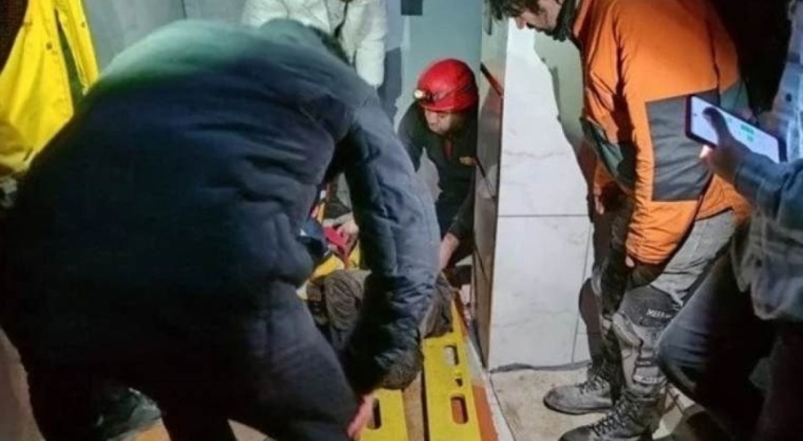 14 yaşındaki çocuk asansör boşluğuna düştü!