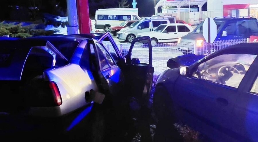 İki otomobil çarpıştı! Çok sayıda yaralı