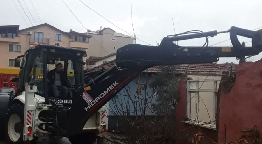 Marmara Depremi'nden kalan 184 riskli bina yıkıldı